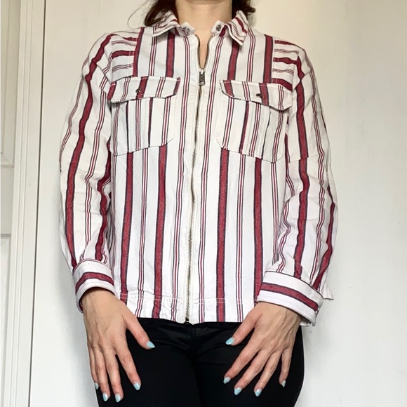 Off white shirt with red stripes and zipper - Picture 8 of 9